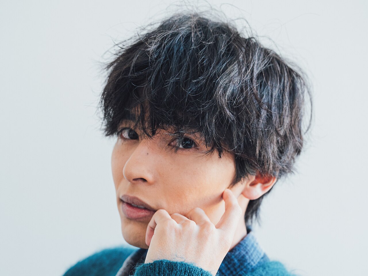 メンズヘアスタイル(パーマ・白背景)